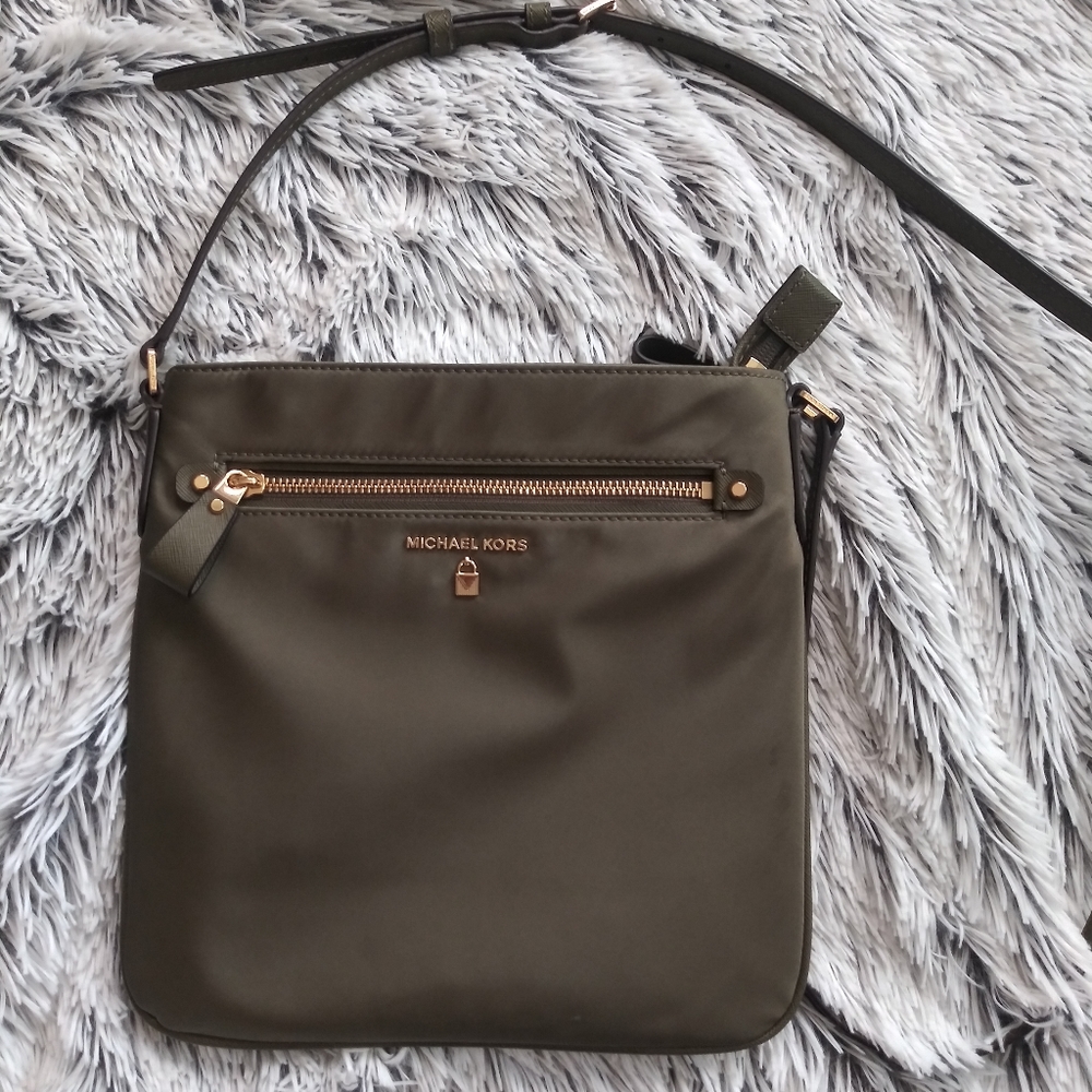 SOLD!!!!!! Michael Kors crossbody